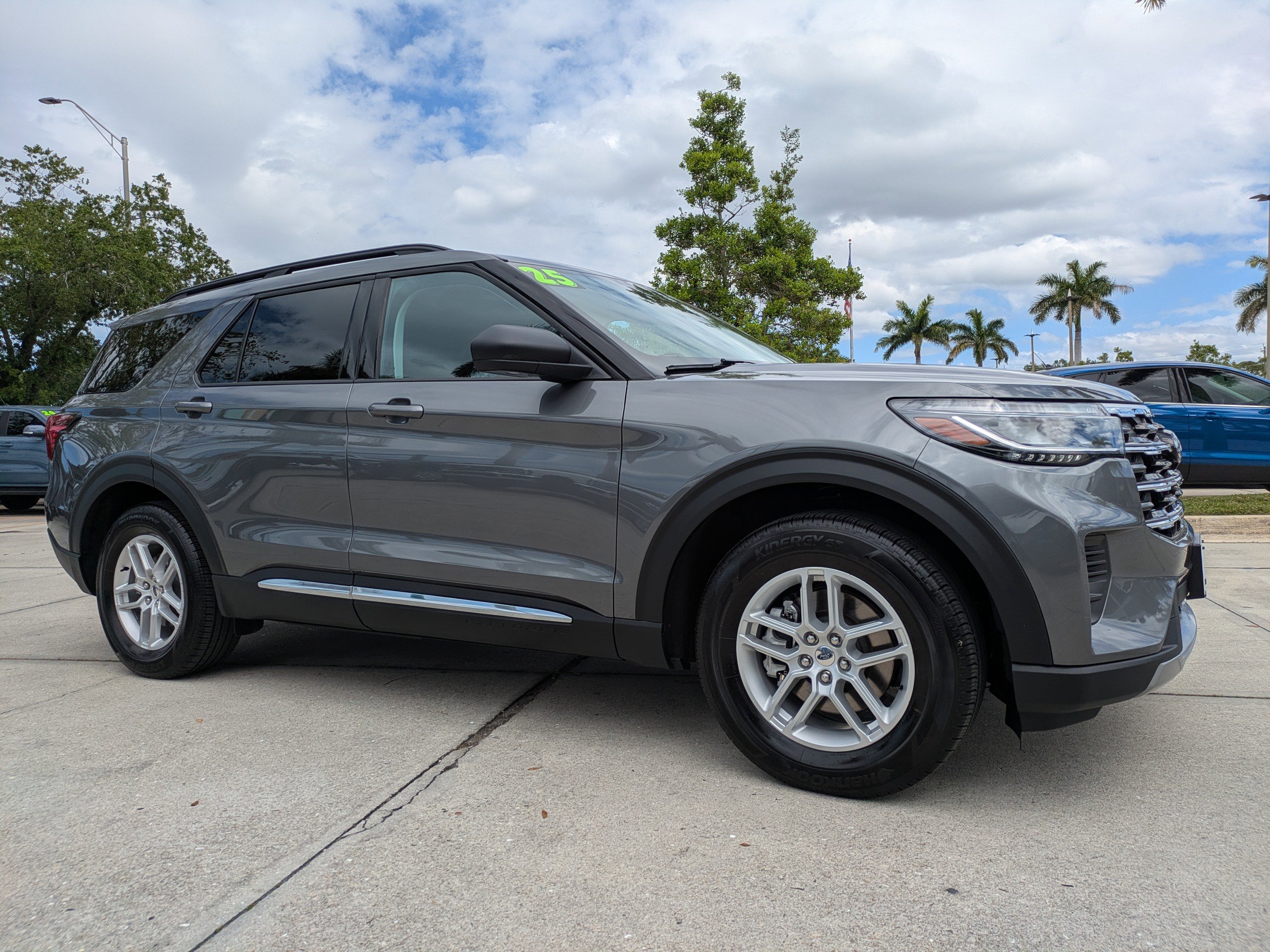 Certified 2025 Ford Explorer Active RWD image 2