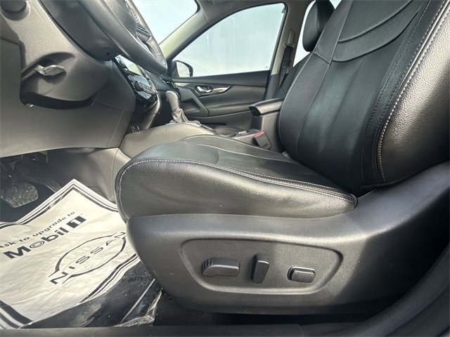 Used 2017 Nissan Rogue SL w/ SL Premium Package image 12