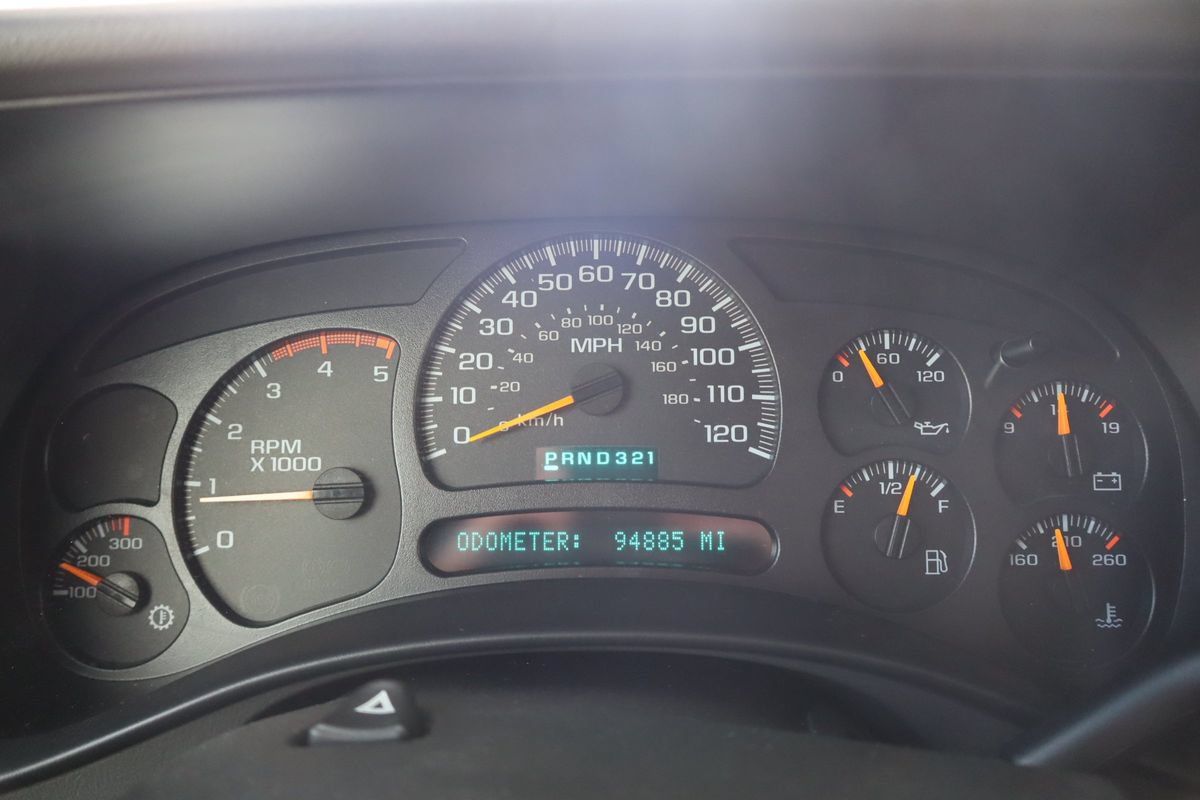 Used 2004 Chevrolet Silverado 3500 LS w/ Heavy-Duty Power Package RWD image 32