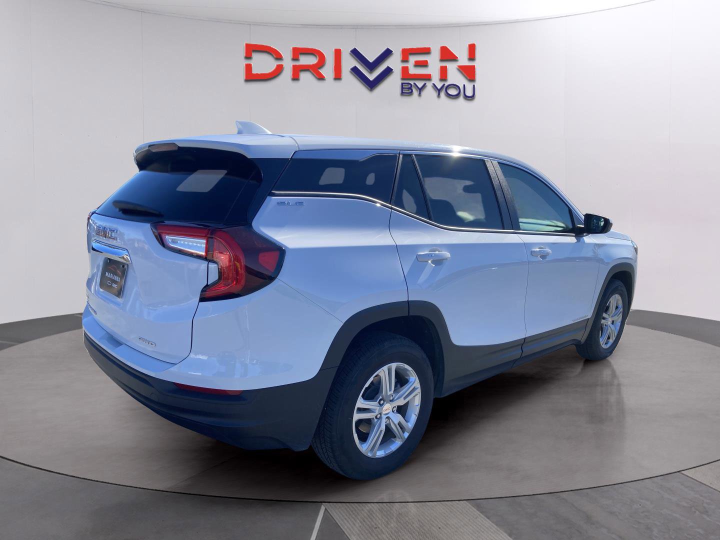 Used 2024 GMC Terrain SLE image 6