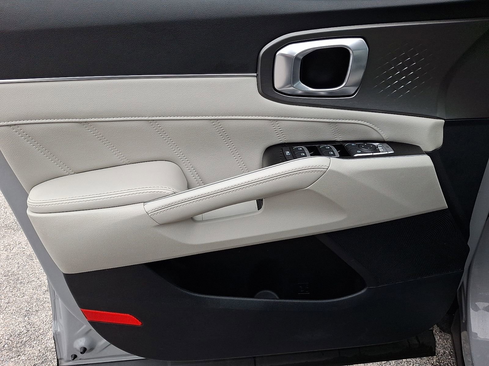 Used 2023 Kia Sorento SX image 13