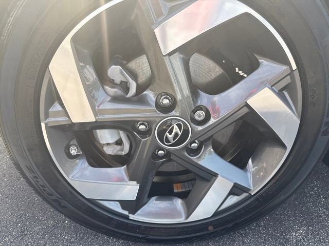 Used 2024 Hyundai Venue Limited image 36