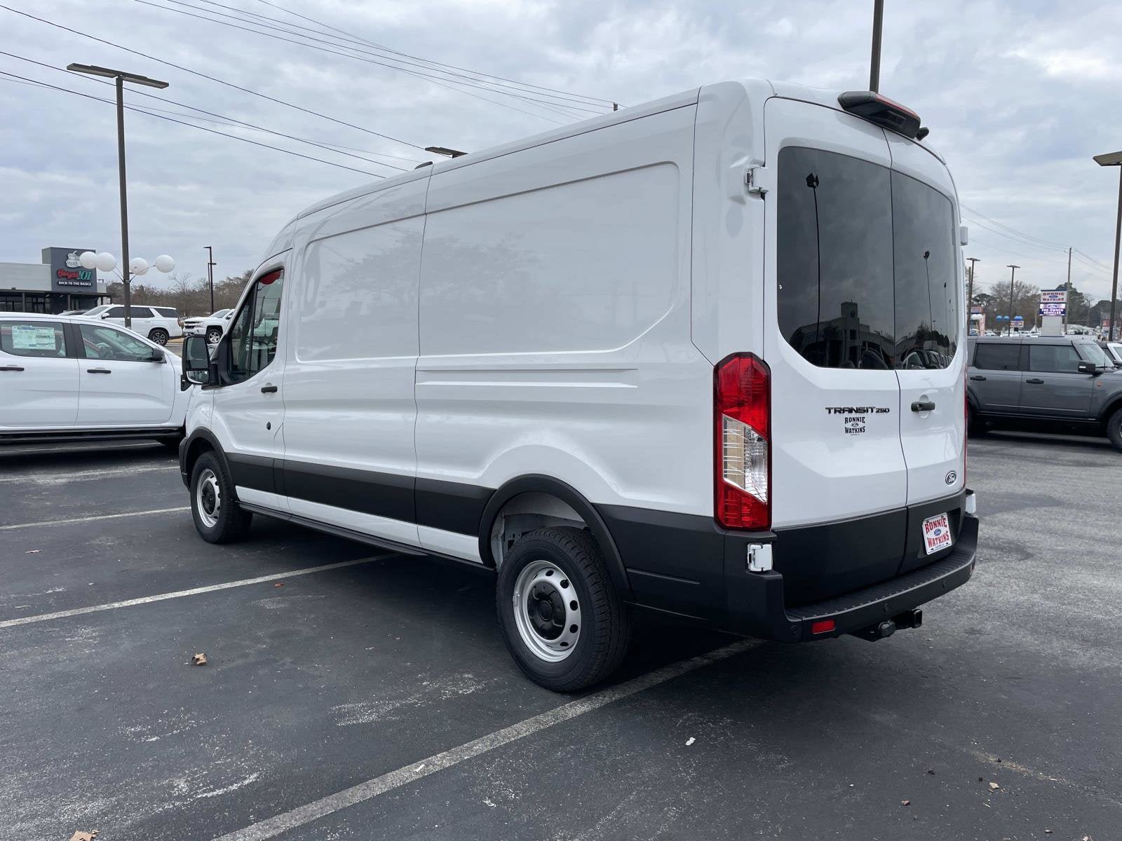 New 2026 Ford Transit 250 148 Medium Roof w/ Load Area Protection Package RWD image 5