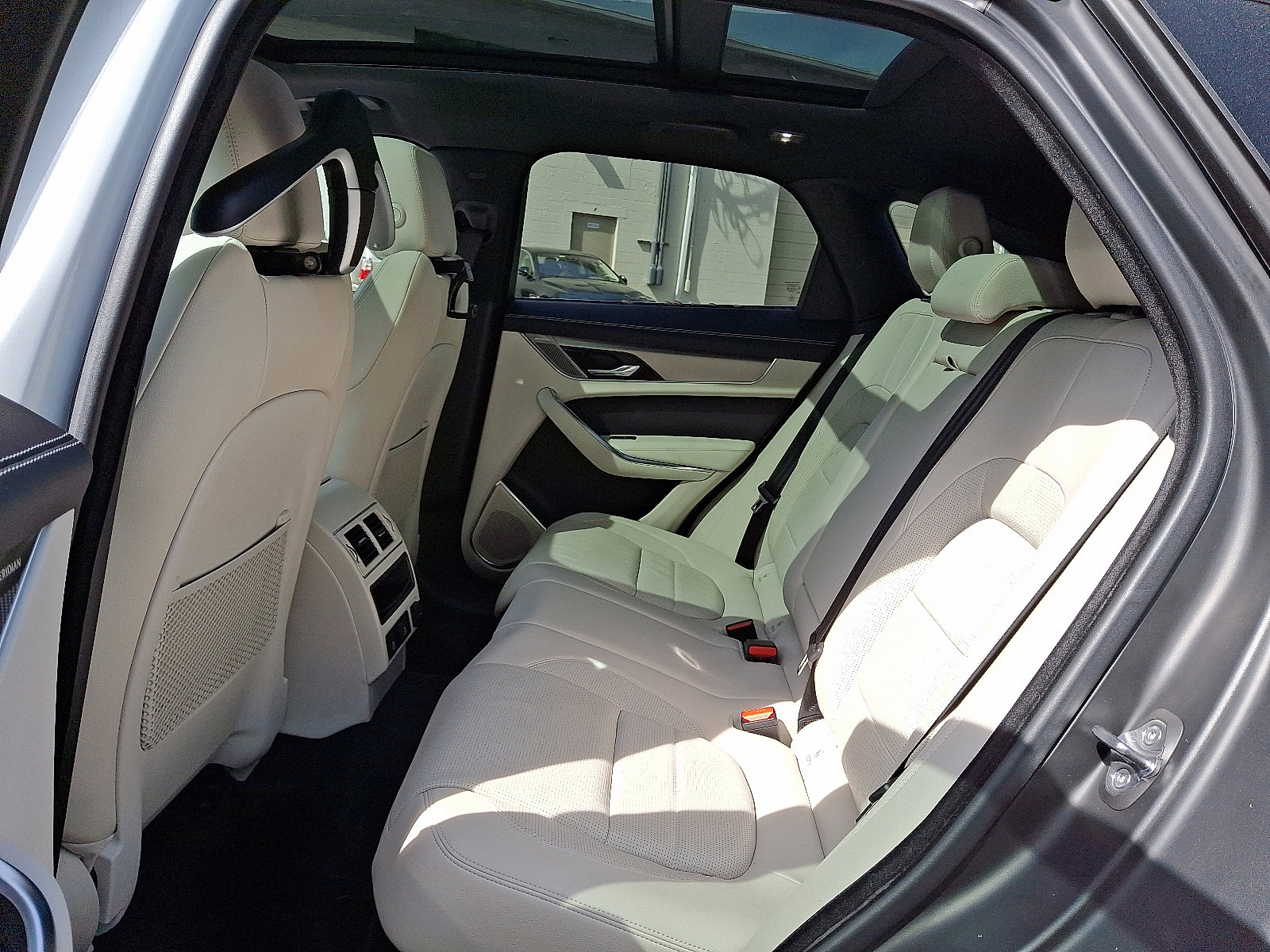 Certified 2025 Jaguar F-PACE R-Dynamic S image 5