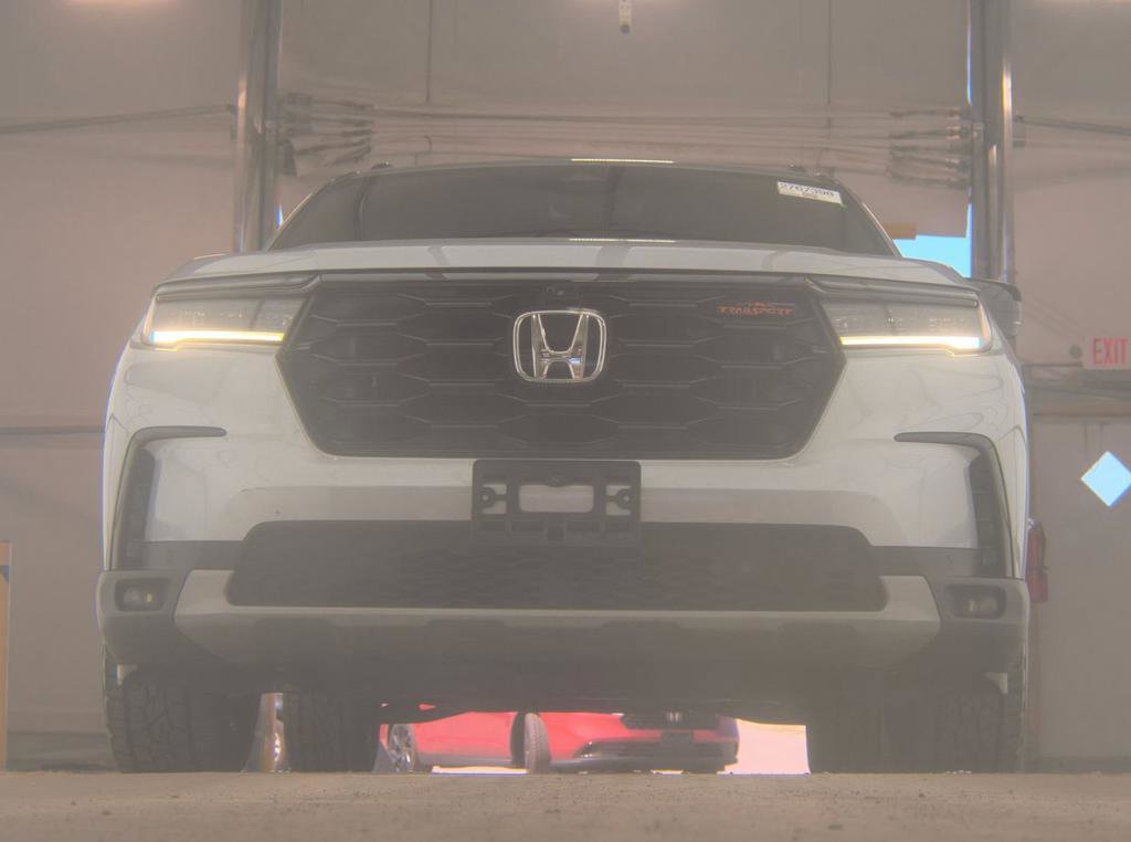 Used 2024 Honda Pilot TrailSport image 2