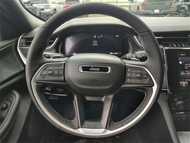 New 2025 Jeep Grand Cherokee L Laredo image 16