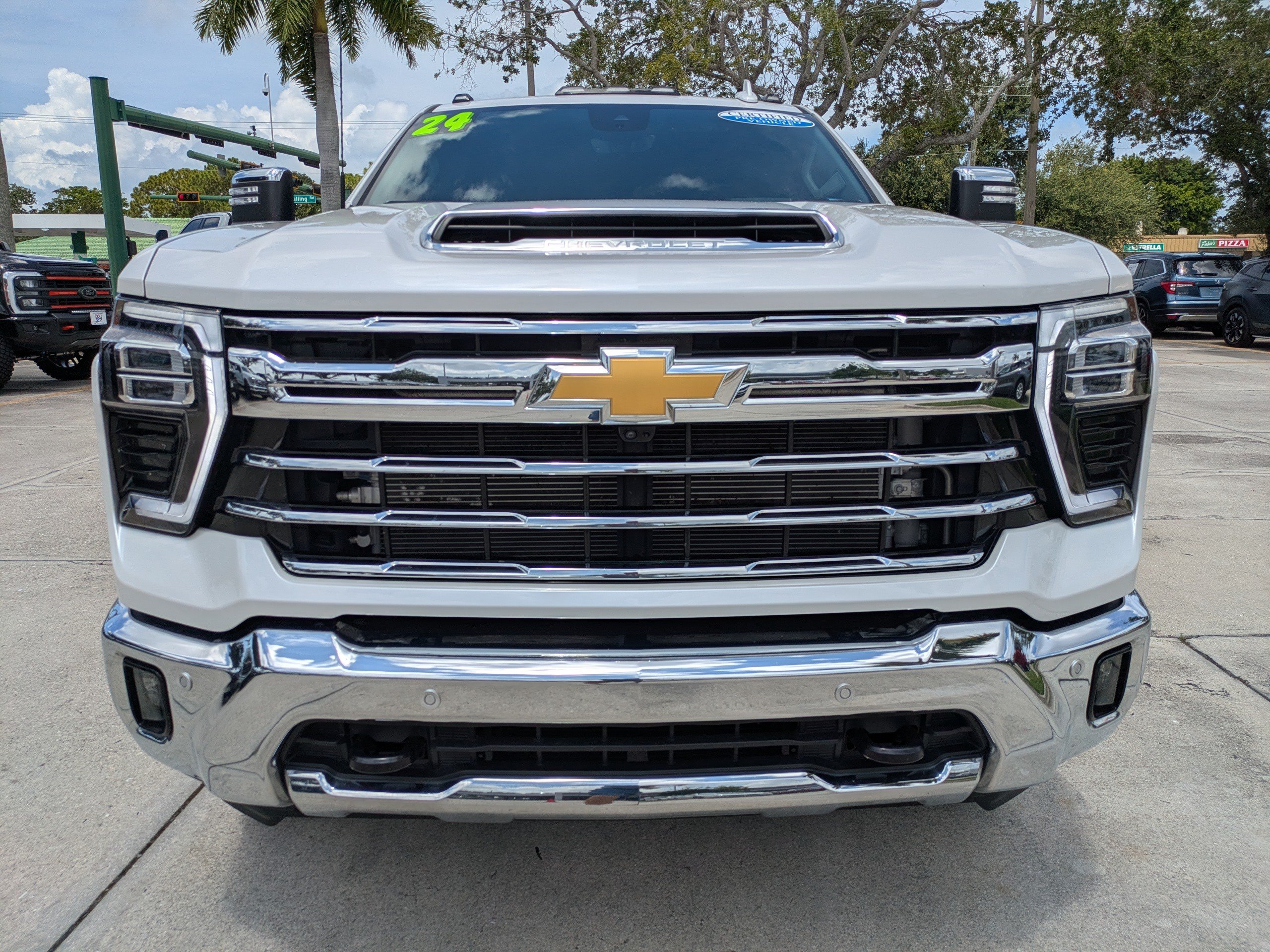 Used 2024 Chevrolet Silverado 3500 LTZ w/ LTZ Plus Package AWD/4WD image 8