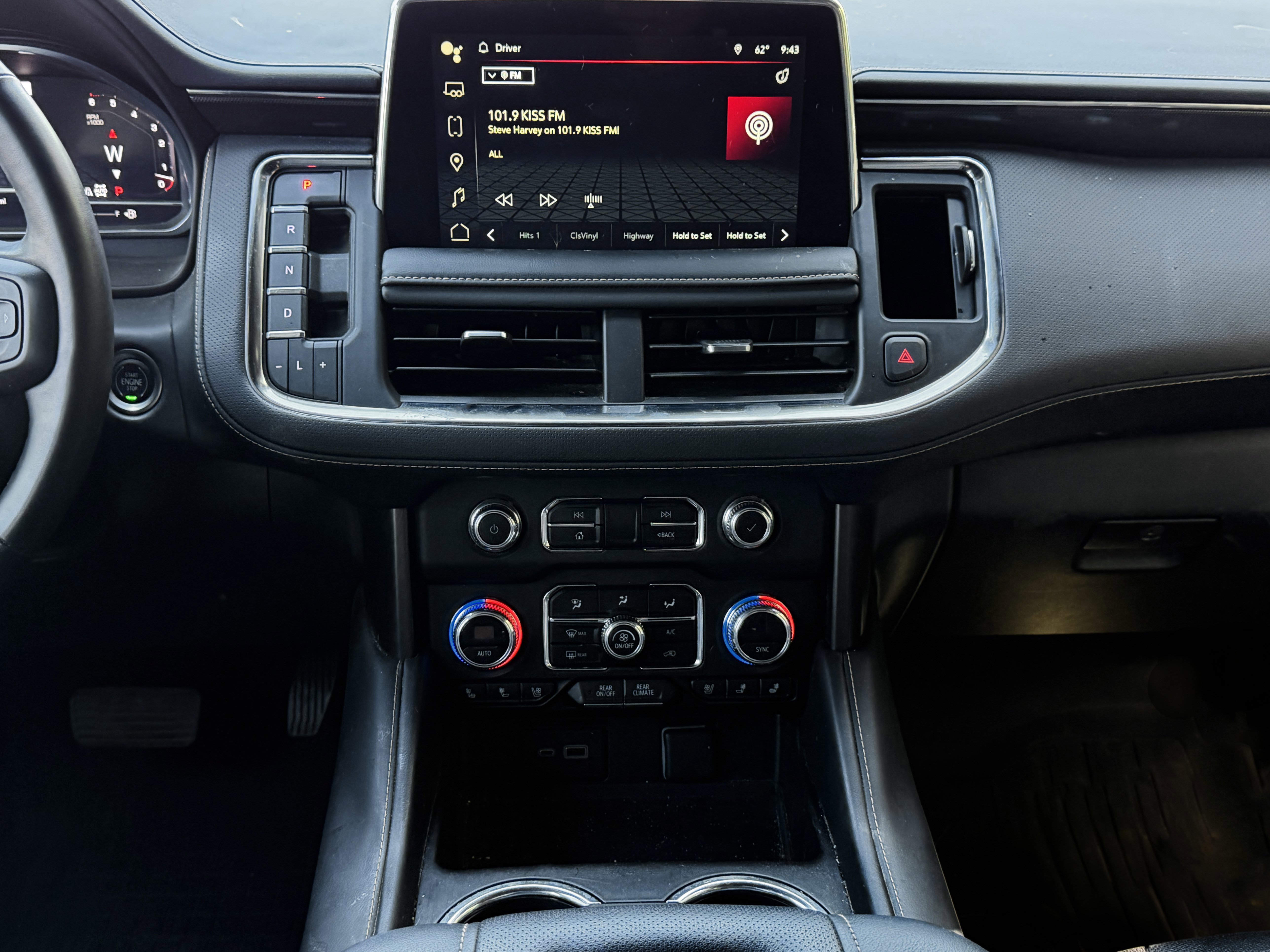 Used 2023 GMC Yukon XL AT4 w/ Technology Package AWD/4WD image 12