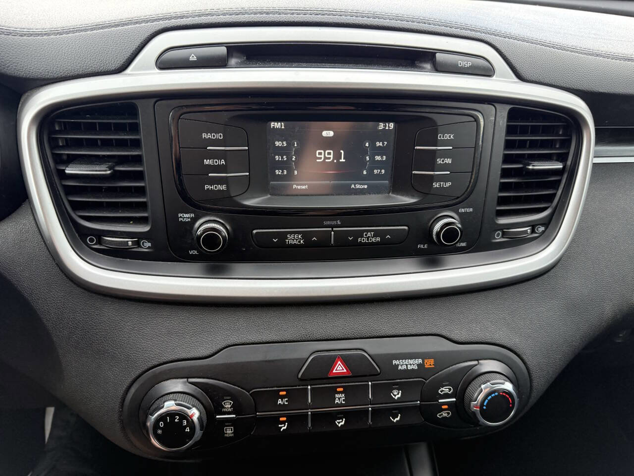 Used 2018 Kia Sorento L image 27