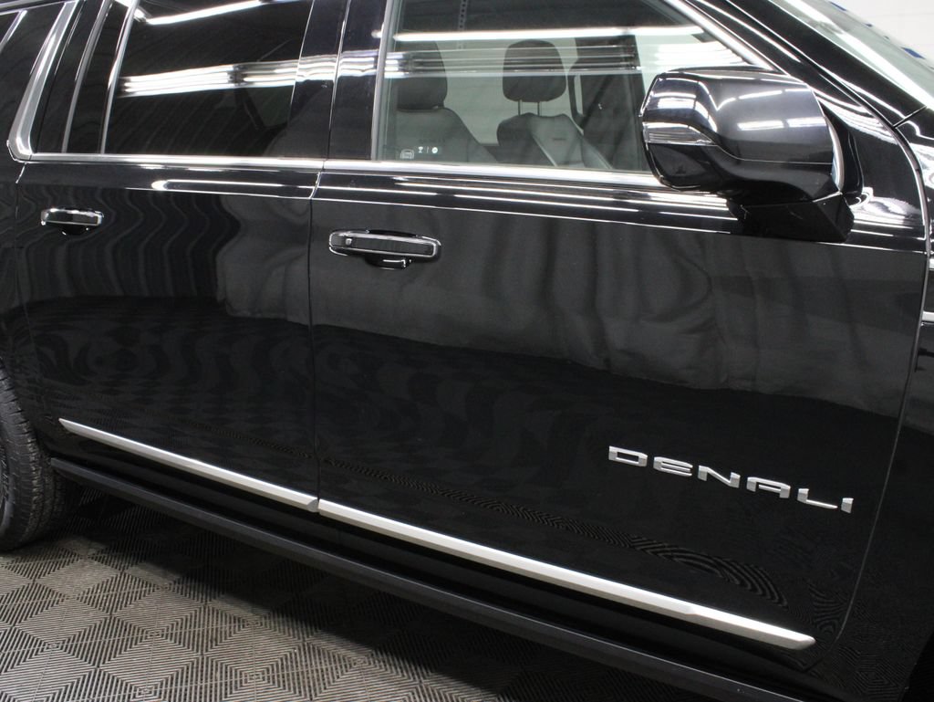 Used 2023 GMC Yukon XL Denali AWD/4WD image 42