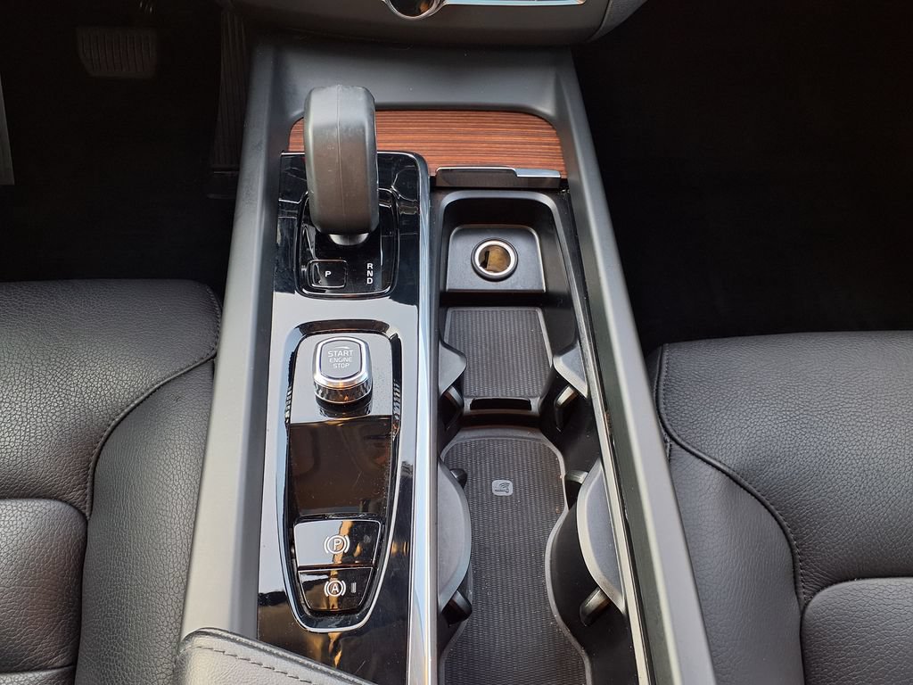 Certified 2023 Volvo XC60 B5 Plus w/ Climate Package AWD/4WD image 35