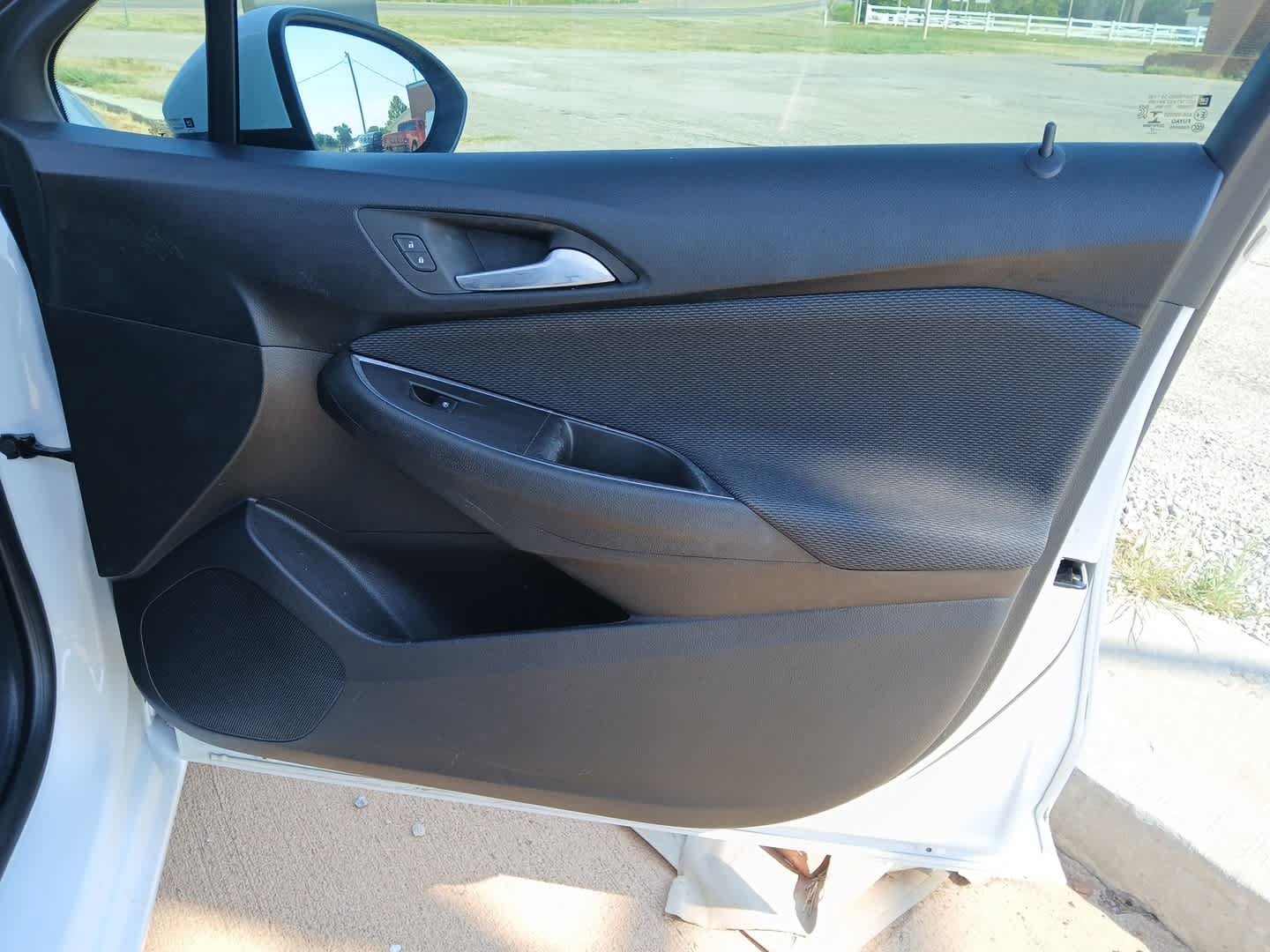 Used 2017 Chevrolet Cruze LS FWD image 37