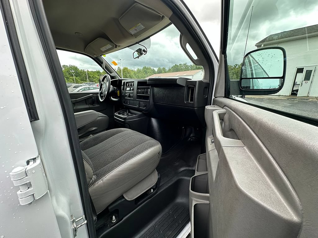 Used 2025 GMC Savana 2500 w/ Driver Convenience Package RWD image 28