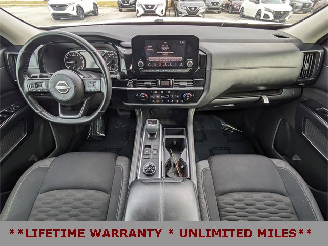 Used 2022 Nissan Pathfinder SV image 16