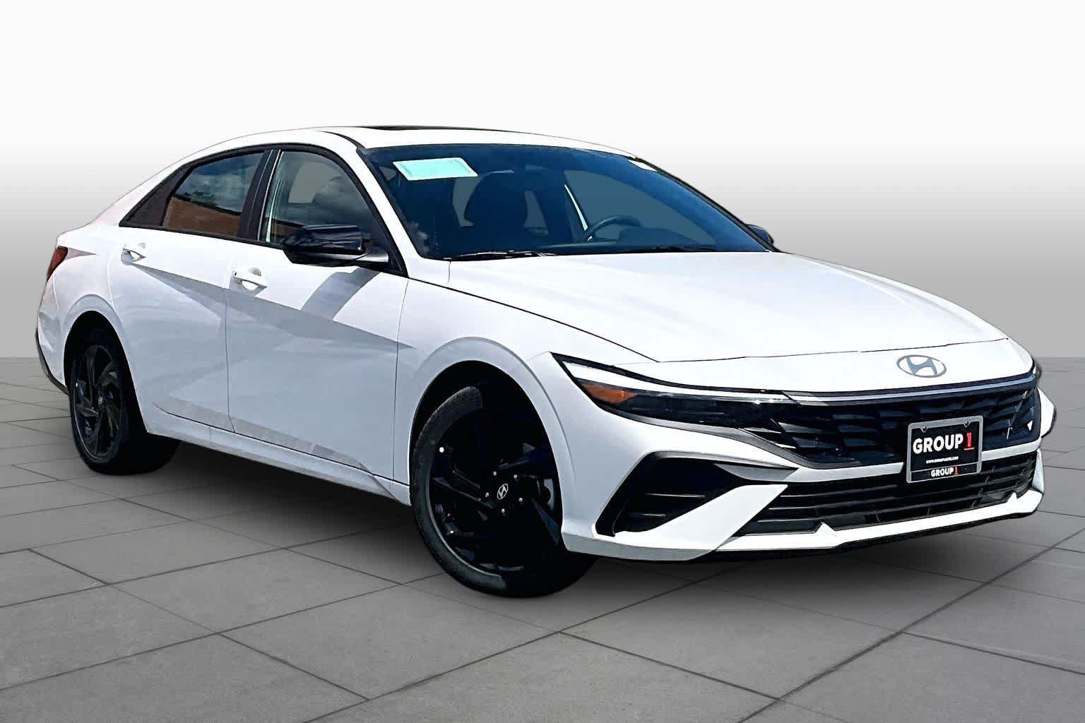 New 2026 Hyundai Elantra SEL Sport FWD image 2