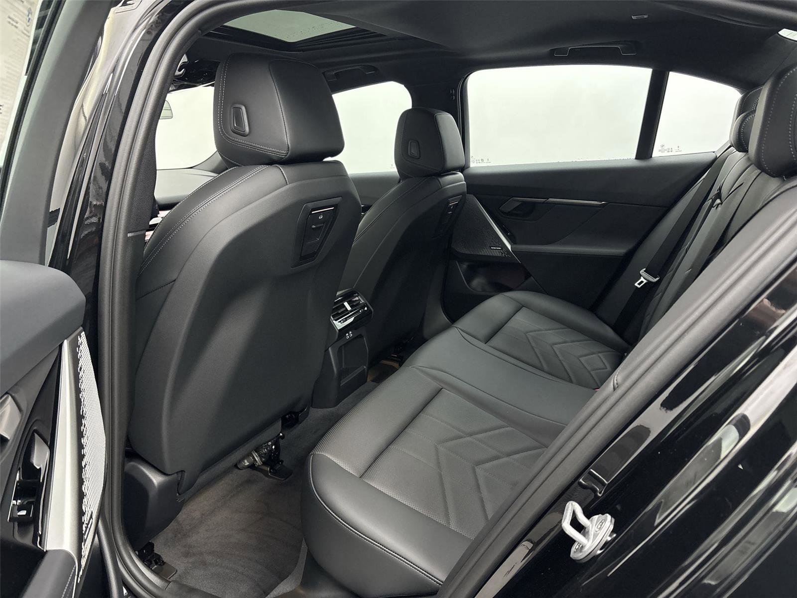 New 2026 BMW 540i xDrive w/ Premium Package image 29