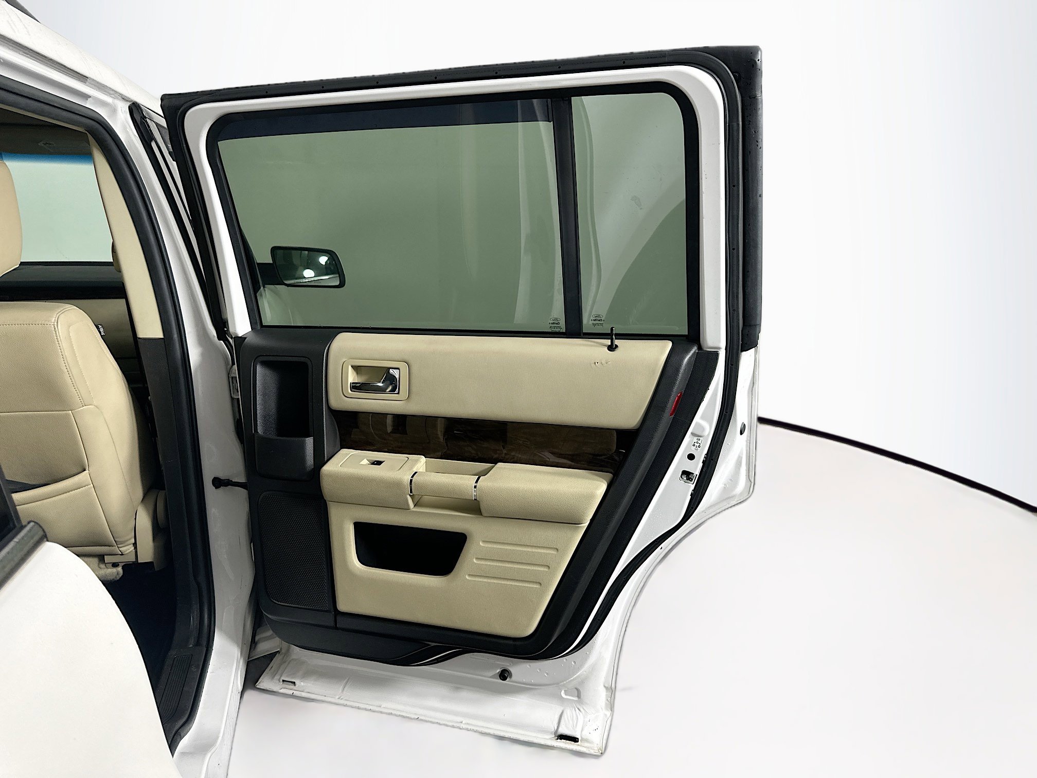 Used 2014 Ford Flex Limited w/ Class III Trailer Tow Package image 32