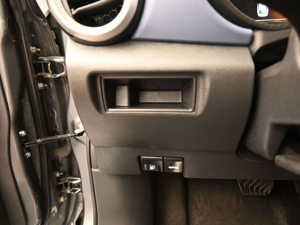 Used 2023 Nissan Versa SV image 30