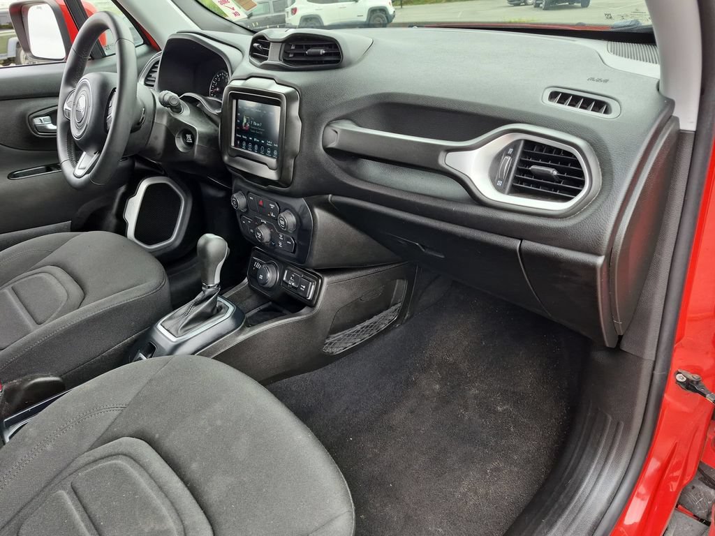 Used 2021 Jeep Renegade Latitude AWD/4WD image 19