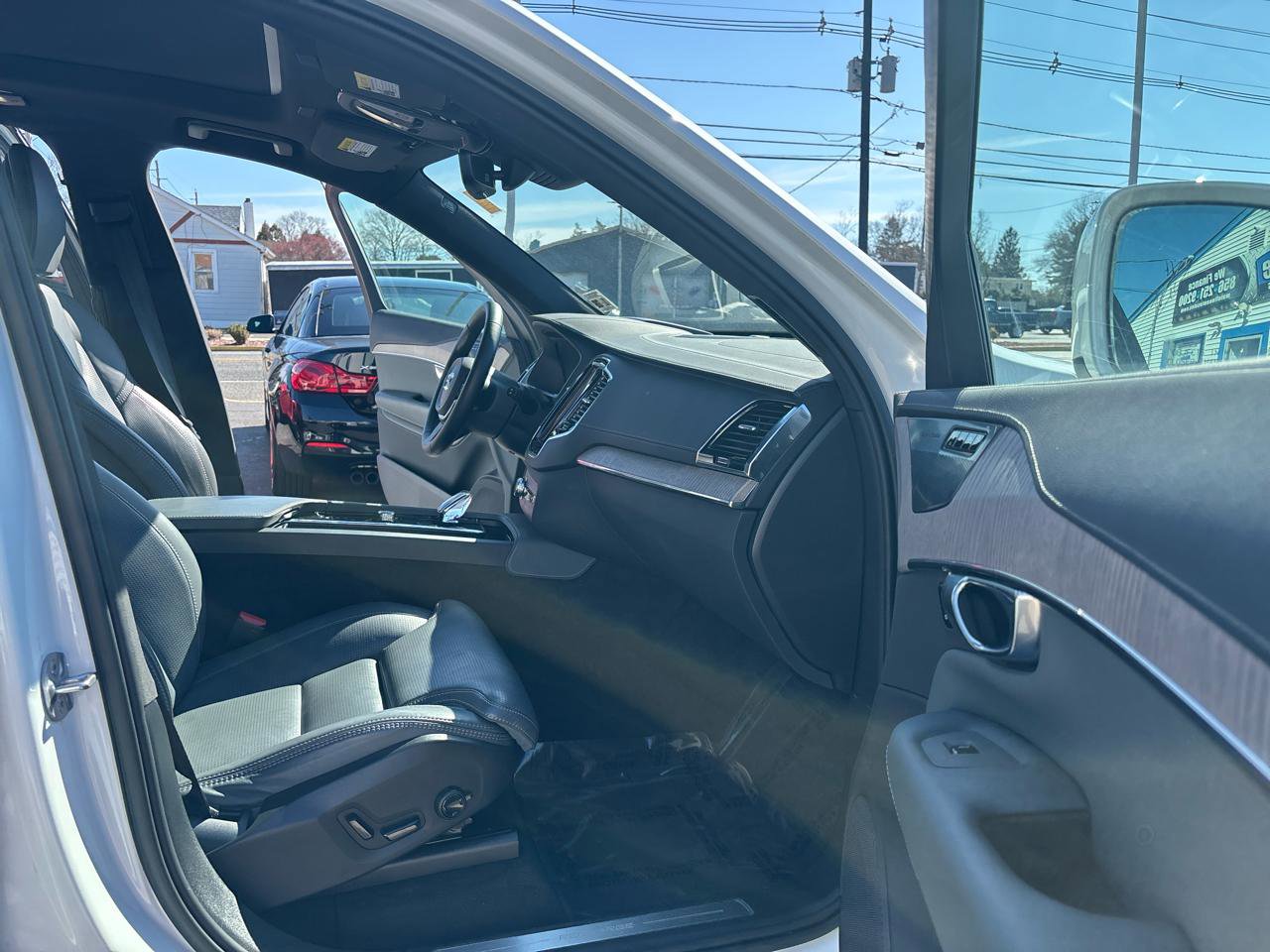 Used 2023 Volvo XC90 T8 Ultimate w/ Protection Package Premier image 11