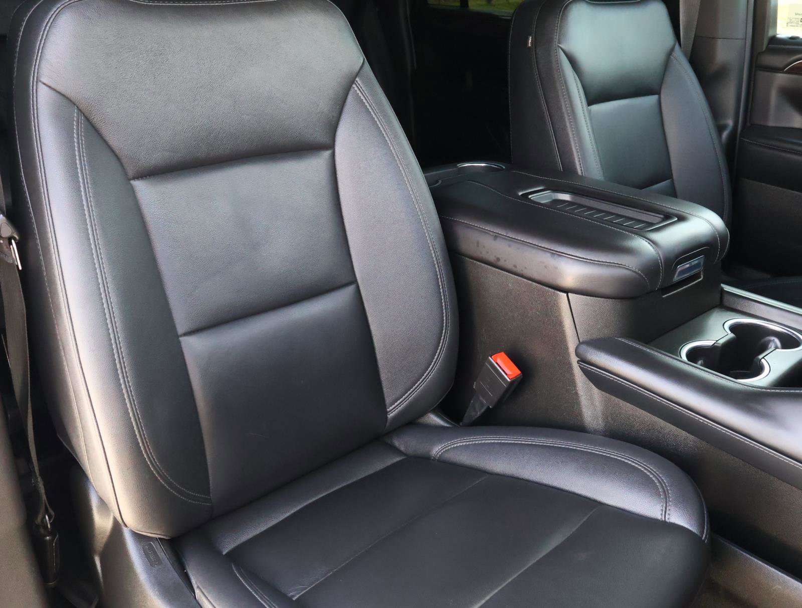 Used 2022 Chevrolet Suburban Z71 w/ Luxury Package image 21