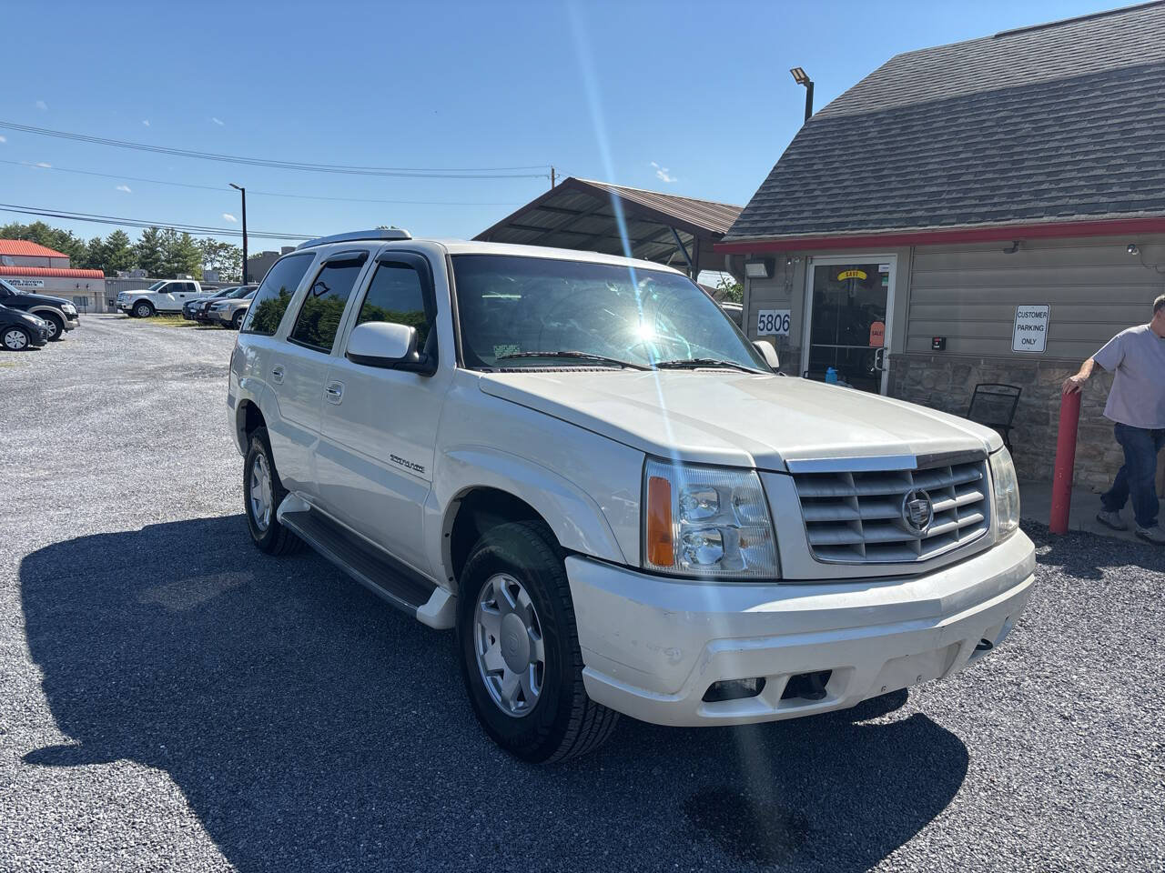 Used 2002 Cadillac Escalade AWD image 4