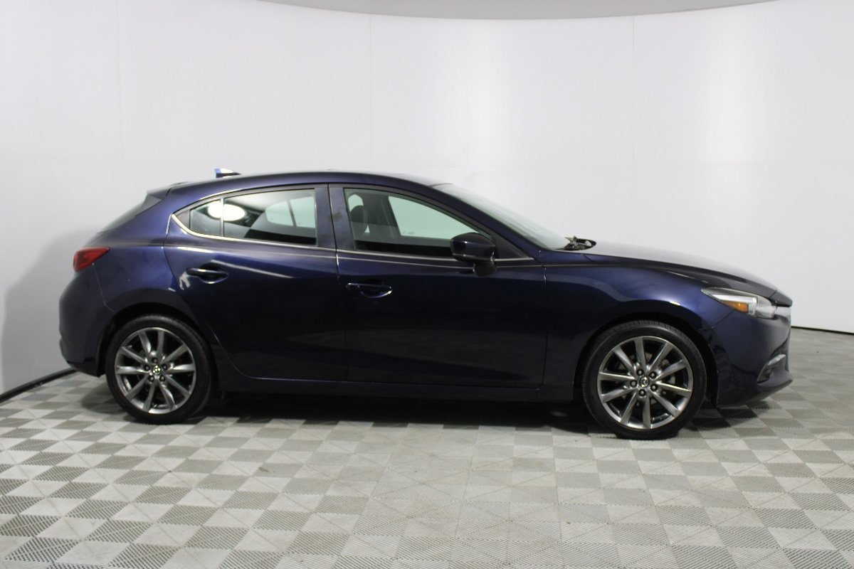 Used 2018 MAZDA MAZDA3 Grand Touring w/ Premium Equipment Package FWD image 10