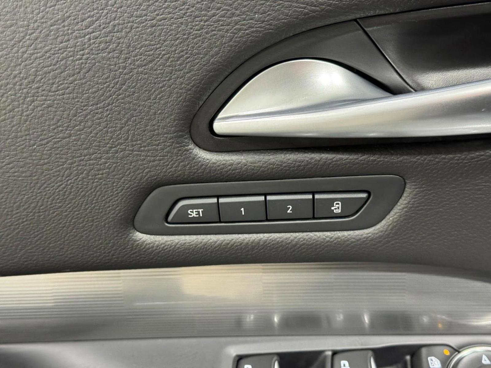 Used 2025 Cadillac XT4 Premium Luxury image 24