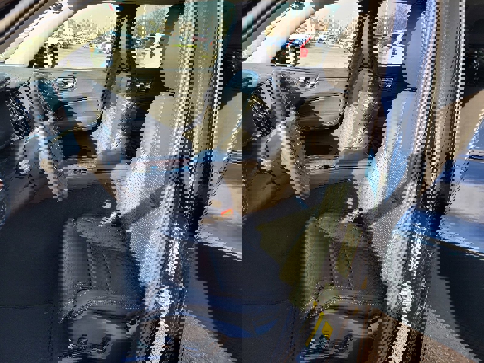 Certified 2024 Volvo XC60 T8 Ultimate w/ Protection Package Premier image 13