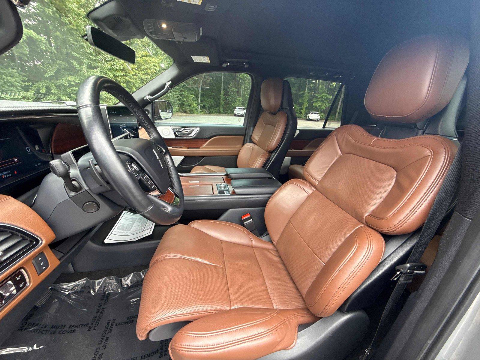 Used 2023 Lincoln Navigator Reserve AWD/4WD image 11