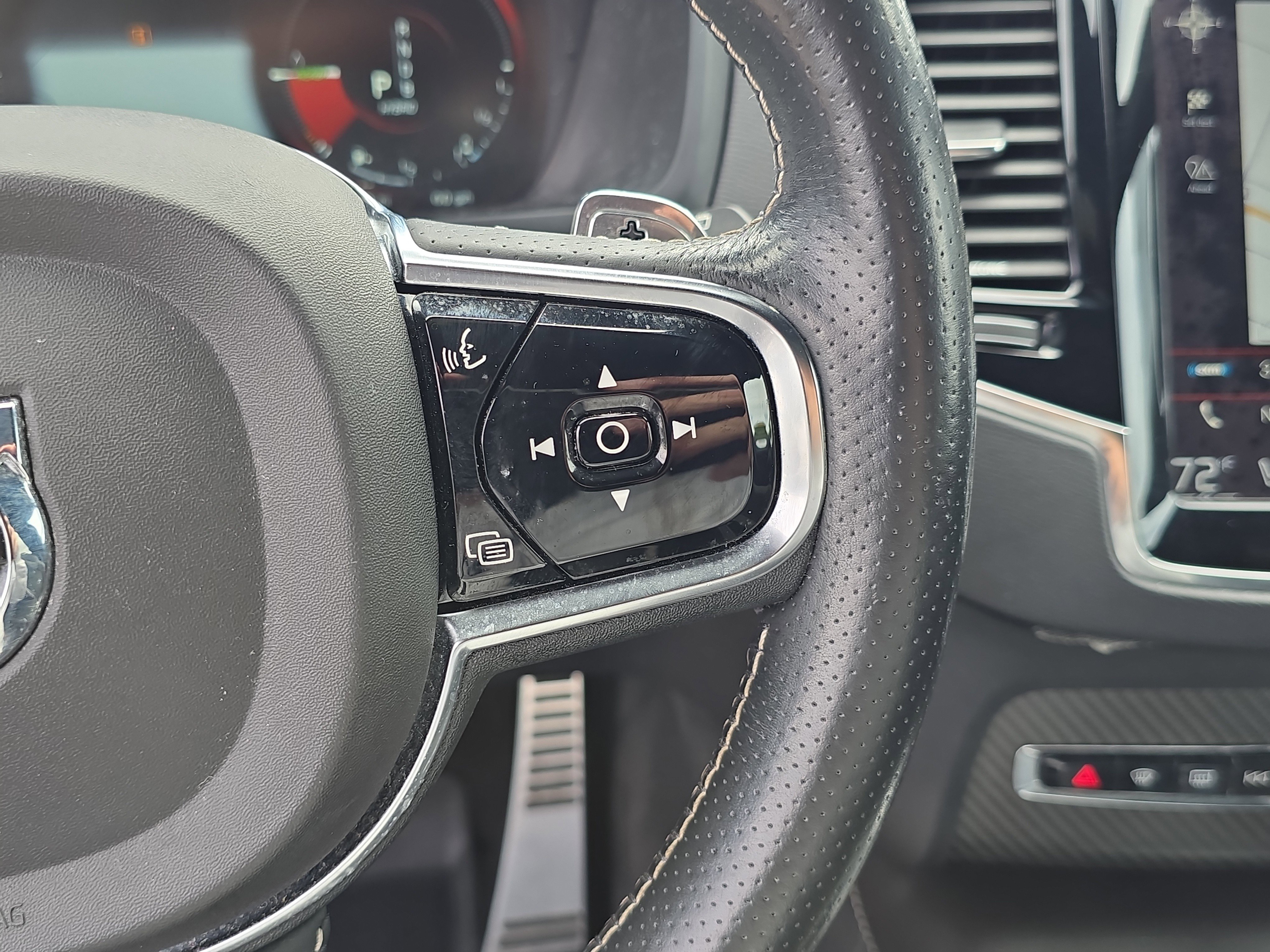 Used 2016 Volvo XC90 T8 R-Design w/ Vision Package image 31