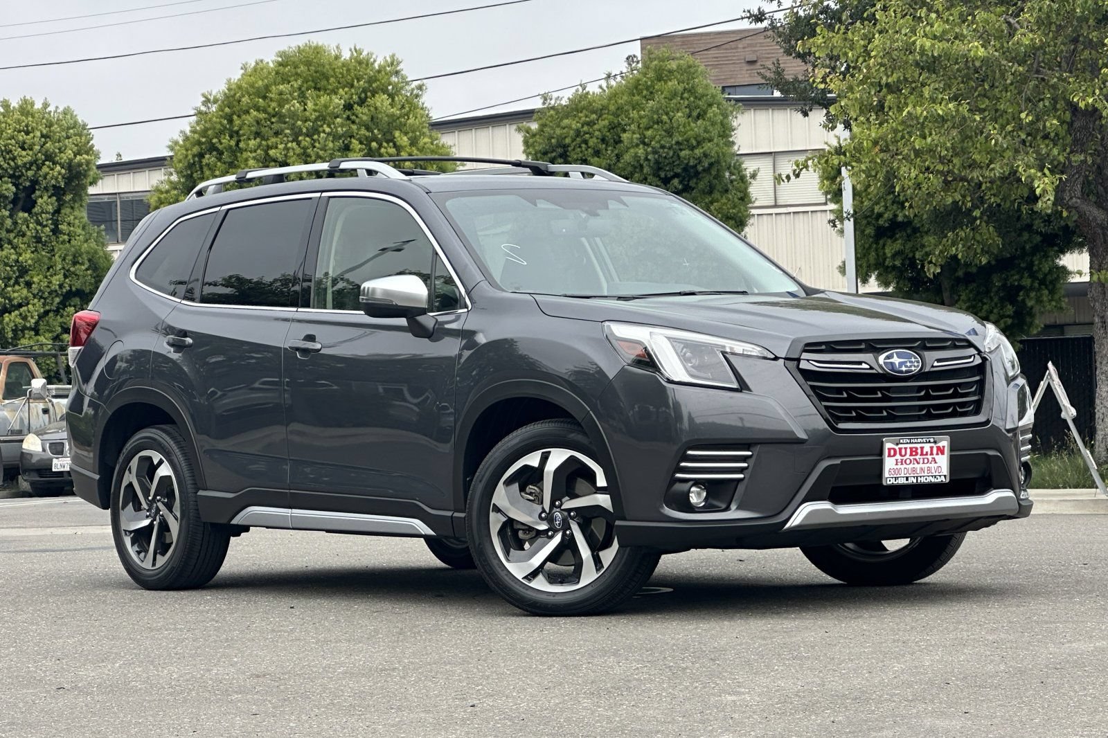 Used 2024 Subaru Forester Touring w/ Convenience Package AWD/4WD image 2