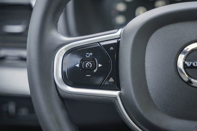 Used 2022 Volvo XC90 T8 R-Design w/ Advanced Package image 28