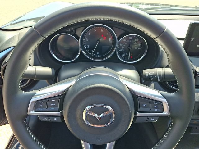 Used 2025 MAZDA MX-5 Miata Club w/ Appearance Package RWD image 4