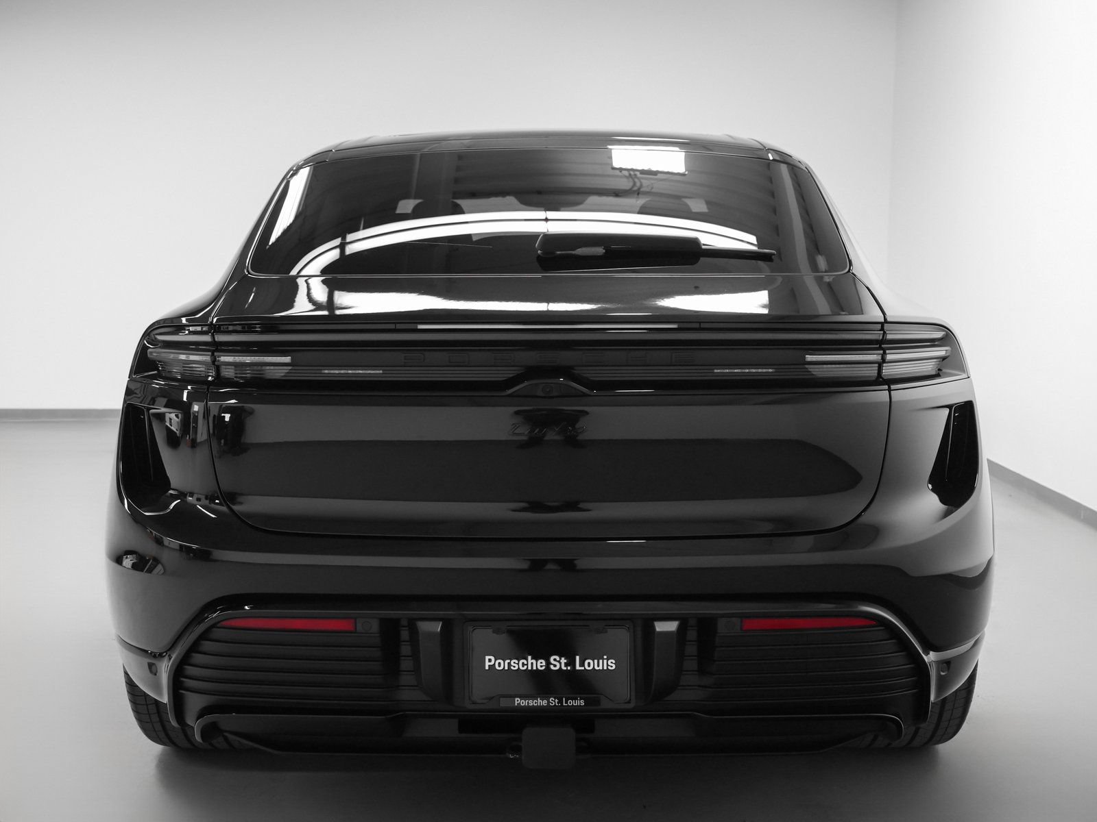 New 2025 Porsche Macan Turbo Electric AWD/4WD image 11