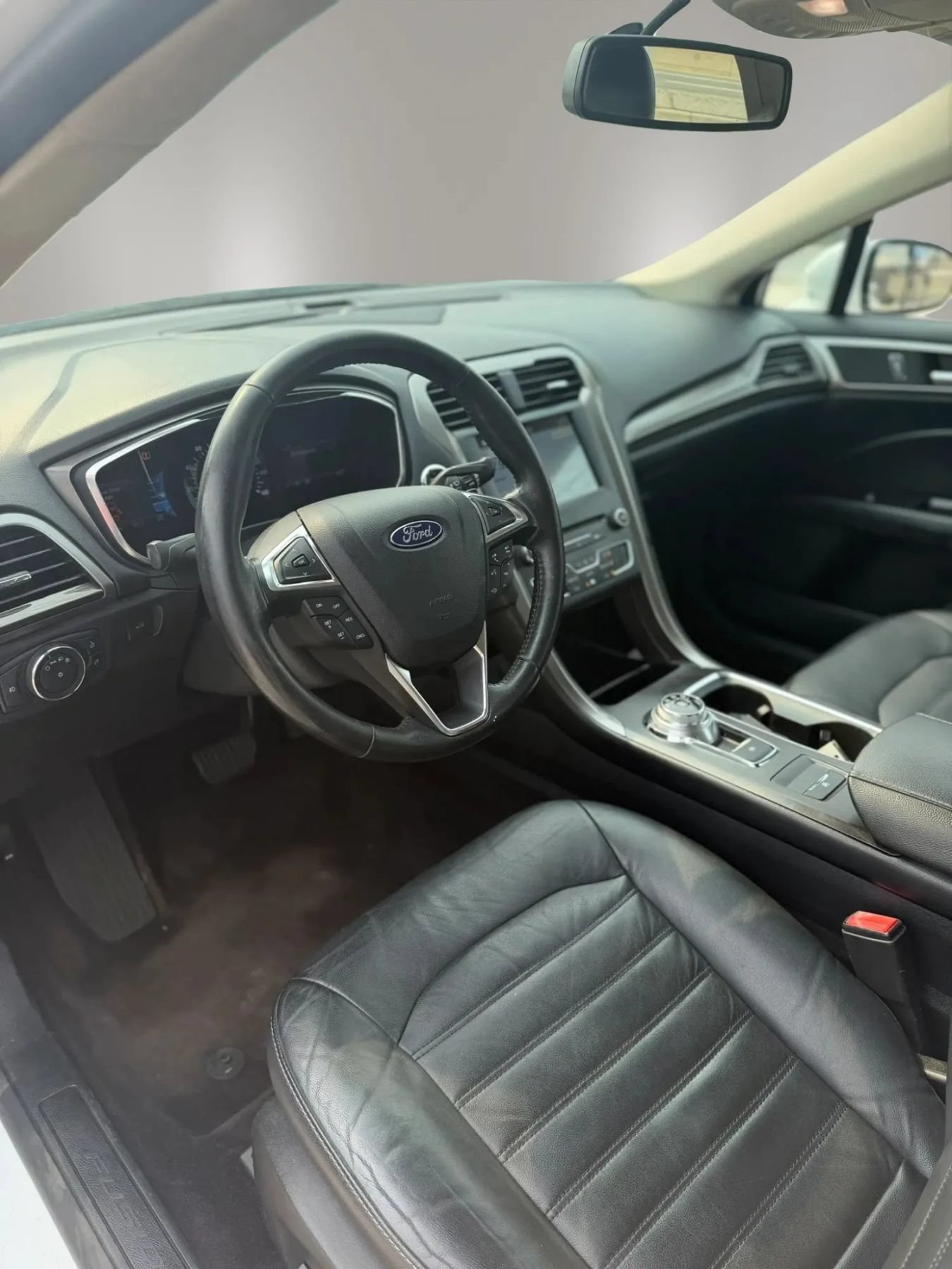 Used 2017 Ford Fusion SE w/ Fusion SE Technology Package FWD image 10