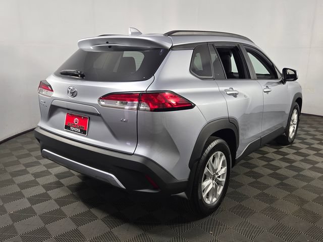 Used 2023 Toyota Corolla Cross LE FWD image 11