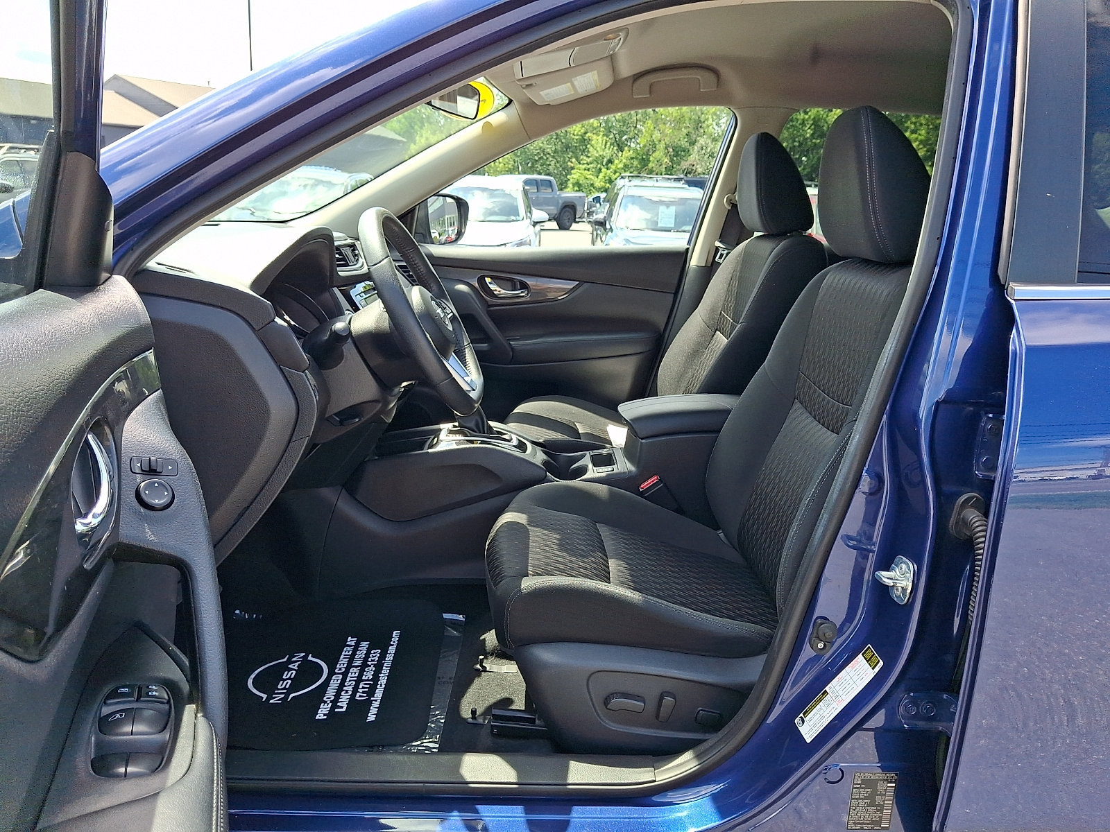 Used 2019 Nissan Rogue SV AWD/4WD image 14