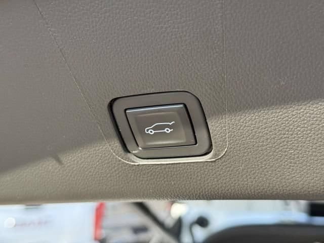 Used 2023 Chevrolet Traverse Premier w/ Redline Edition AWD/4WD image 10