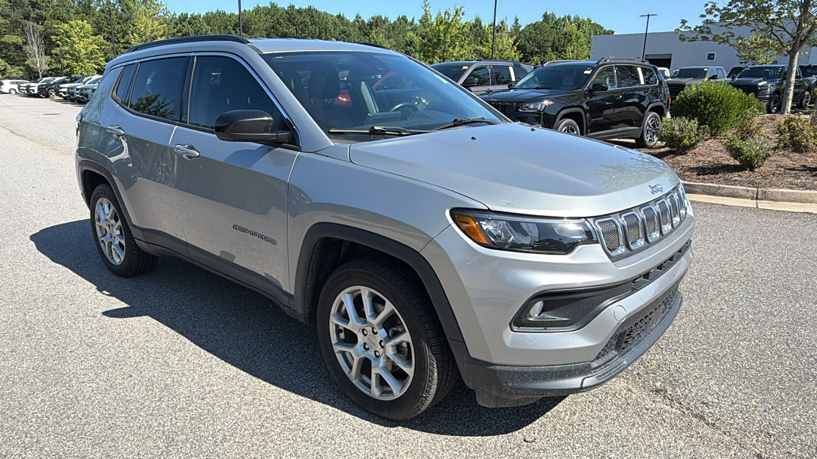 Used 2022 Jeep Compass Latitude AWD/4WD image 5
