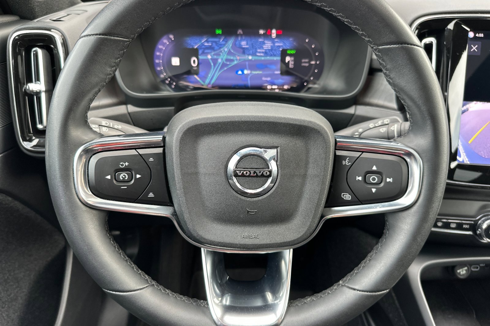 Used 2023 Volvo XC40 Recharge Plus image 25