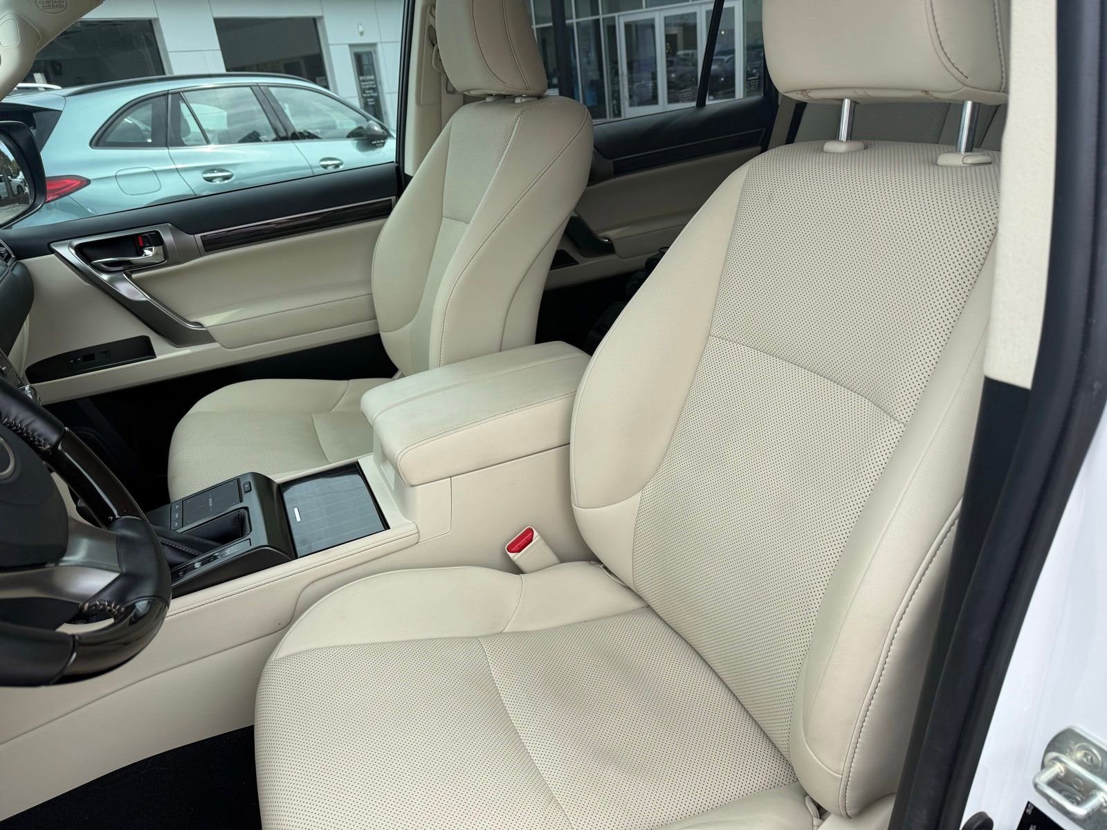 Used 2022 Lexus GX 460 Premium w/ Premium Package AWD/4WD image 2