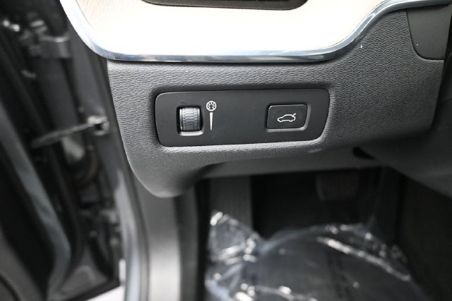 Used 2020 Volvo XC60 T5 Inscription w/ Protection Package Premier AWD/4WD image 16