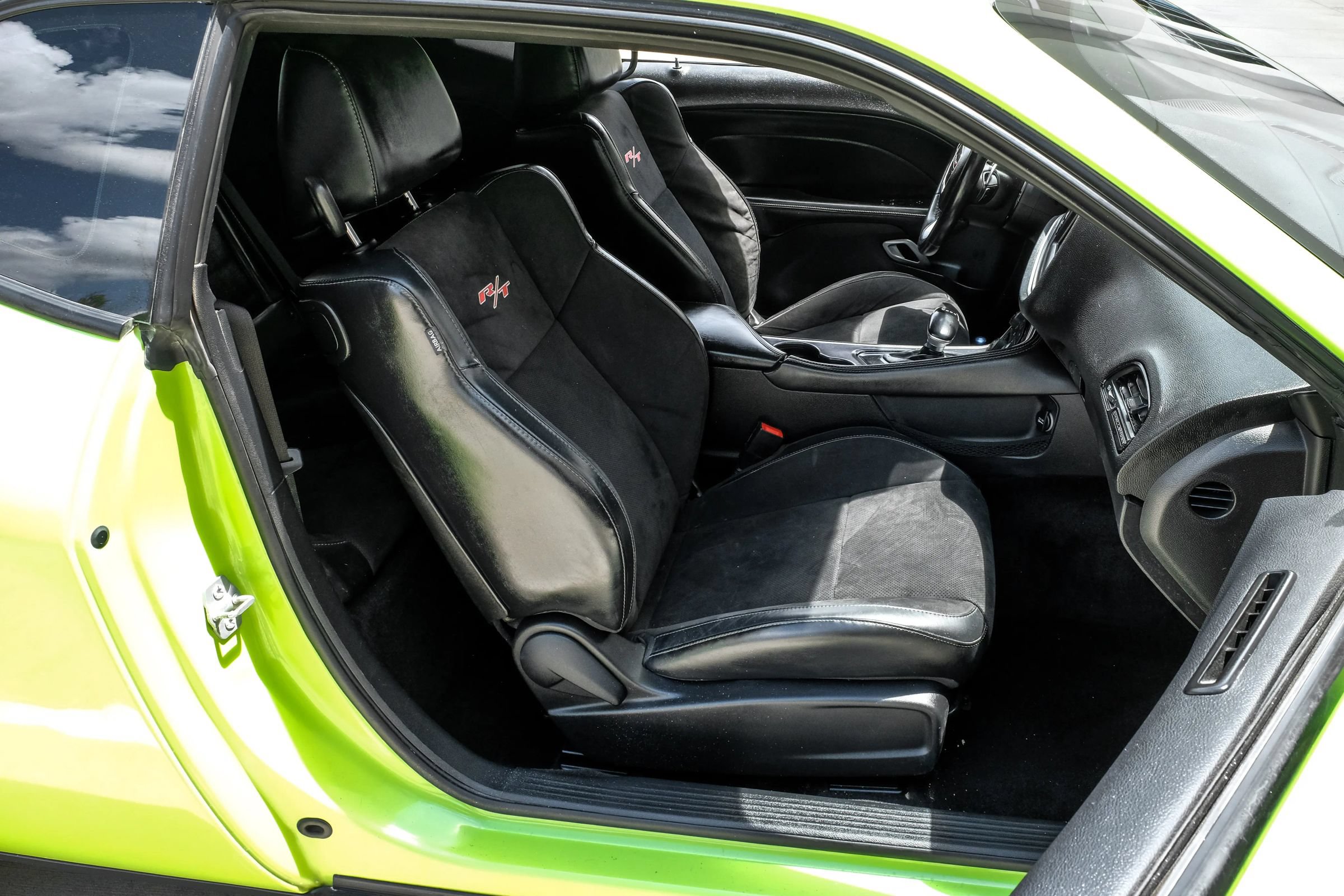 Used 2015 Dodge Challenger R/T Scat Pack w/ Scat Pack Appearance Package RWD image 30