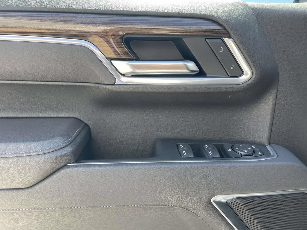 Used 2025 Chevrolet Silverado 1500 LT RWD image 16