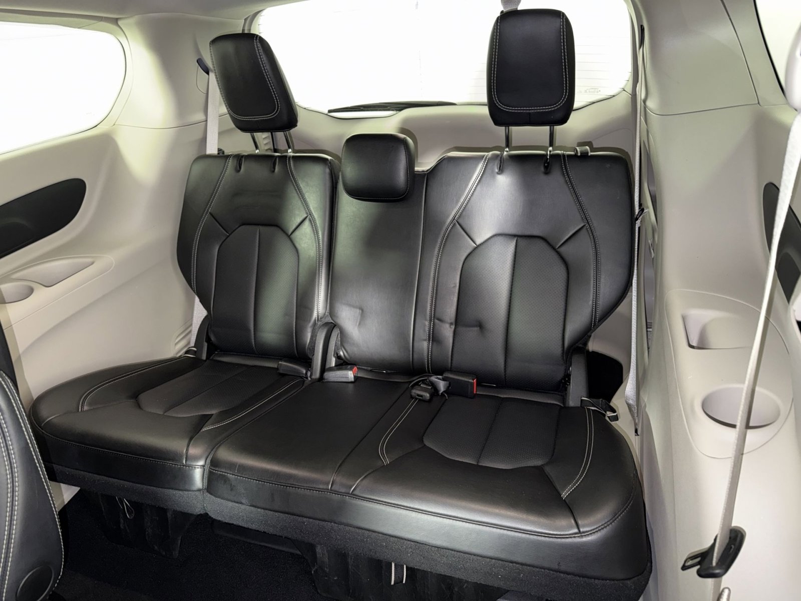 Used 2024 Chrysler Pacifica Touring-L image 24