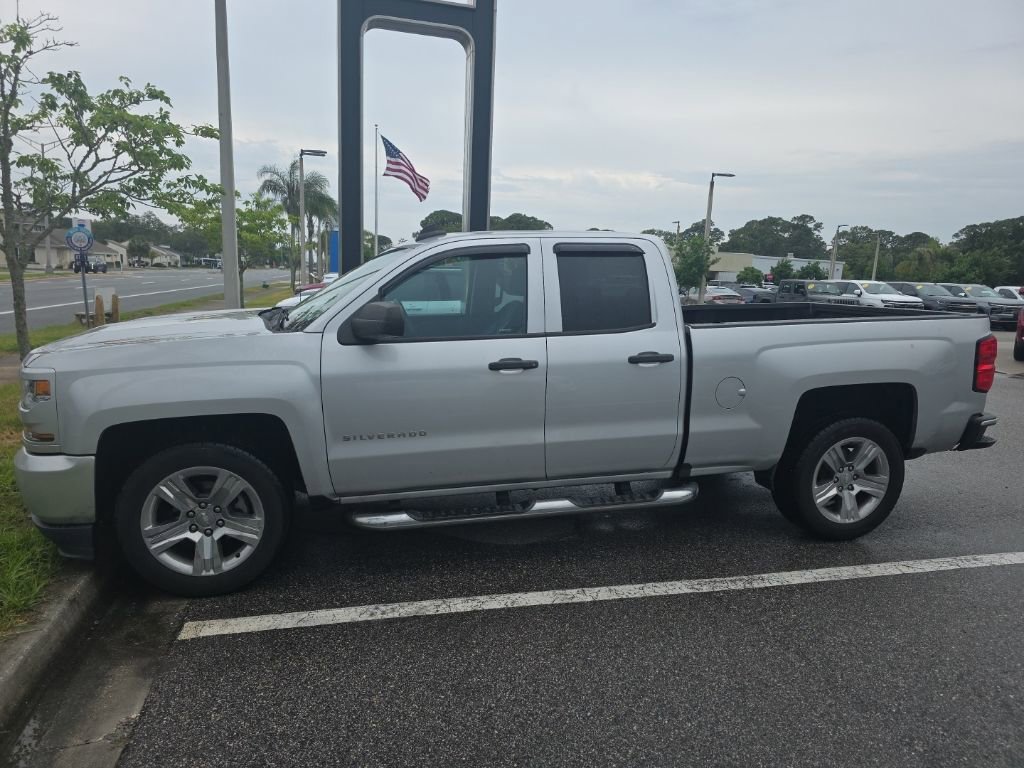 Used 2018 Chevrolet Silverado 1500 Custom w/ Custom Value Package RWD image 1