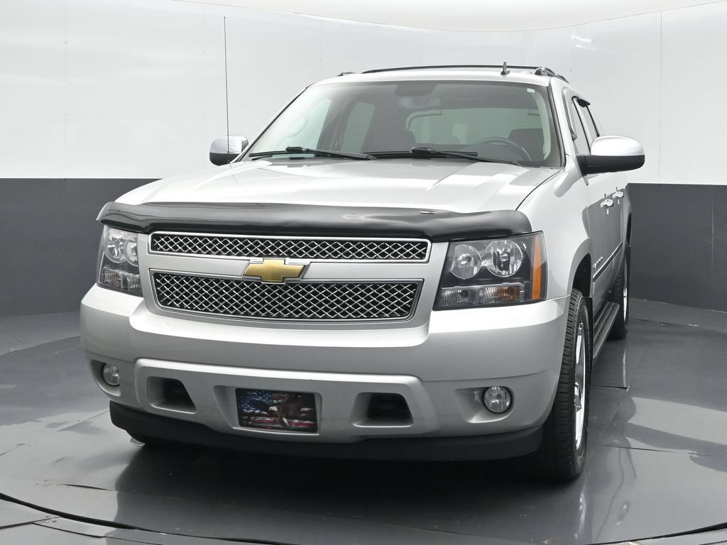 Used 2011 Chevrolet Avalanche LTZ AWD/4WD image 2