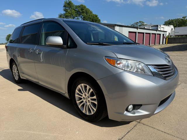 Used 2015 Toyota Sienna XLE FWD image 5