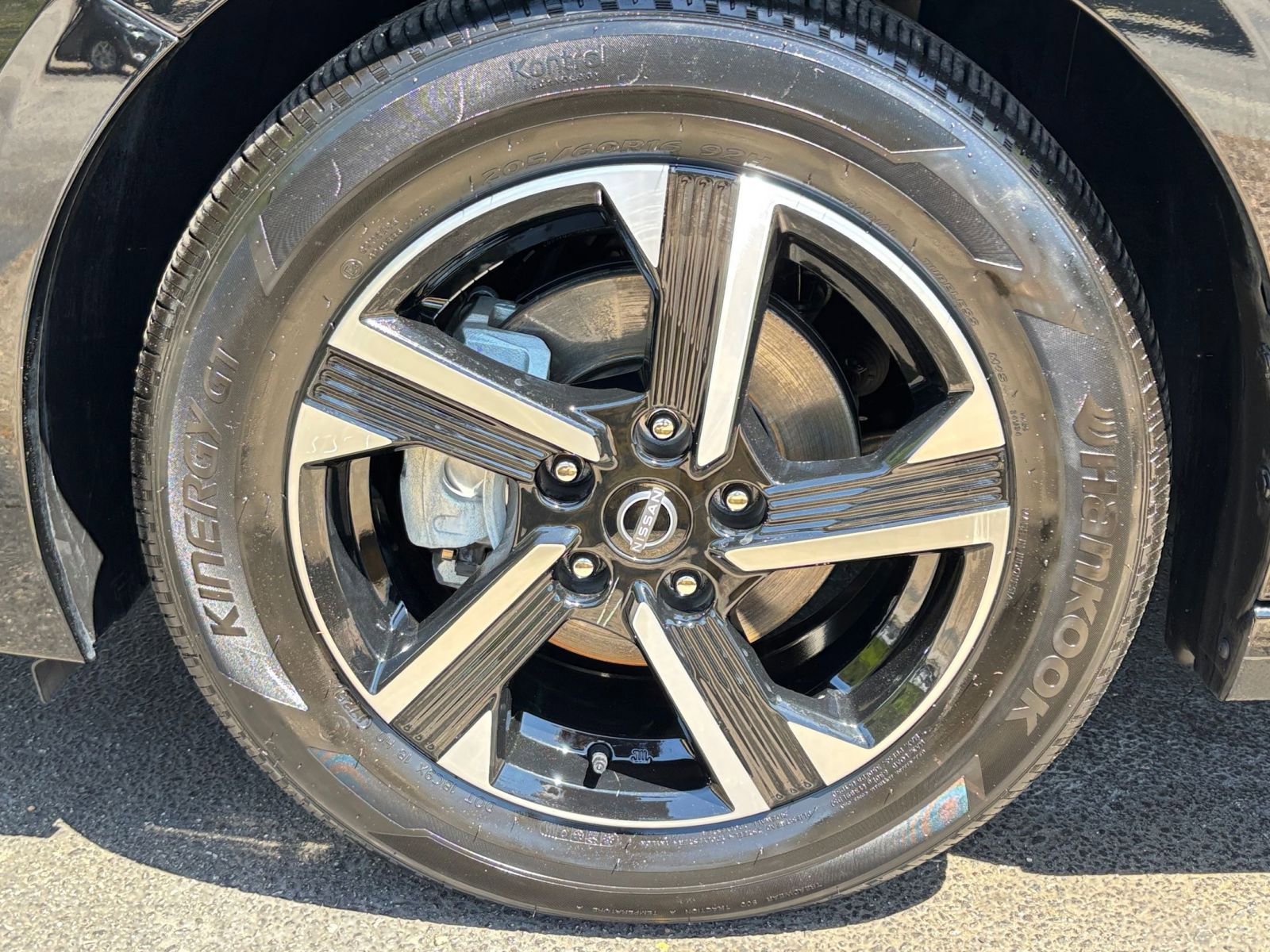 Used 2025 Nissan Sentra SV image 30